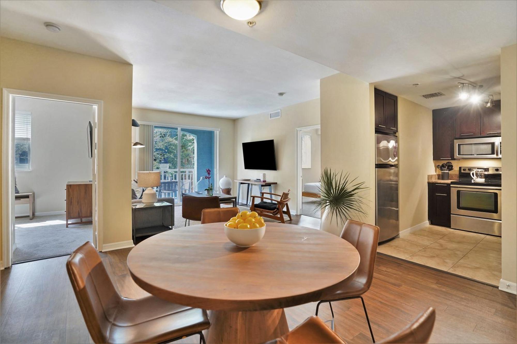 Dharma Home Suites South Miami At Red Road Commons ภายนอก รูปภาพ