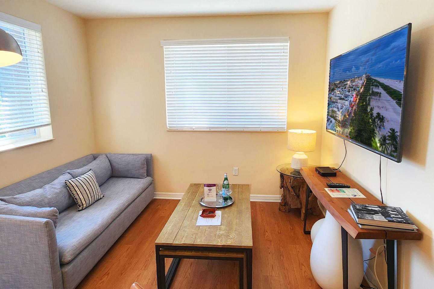 Dharma Home Suites South Miami At Red Road Commons ภายนอก รูปภาพ