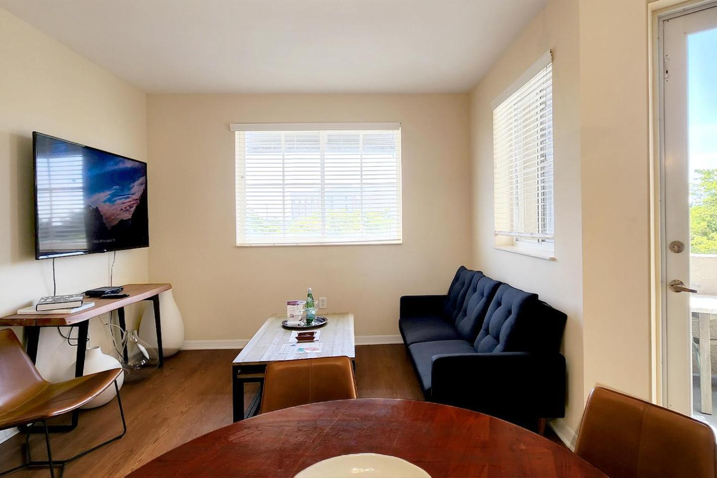 Dharma Home Suites South Miami At Red Road Commons ภายนอก รูปภาพ