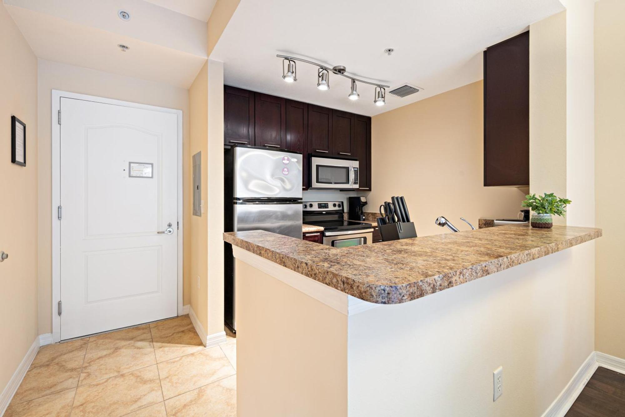 Dharma Home Suites South Miami At Red Road Commons ภายนอก รูปภาพ