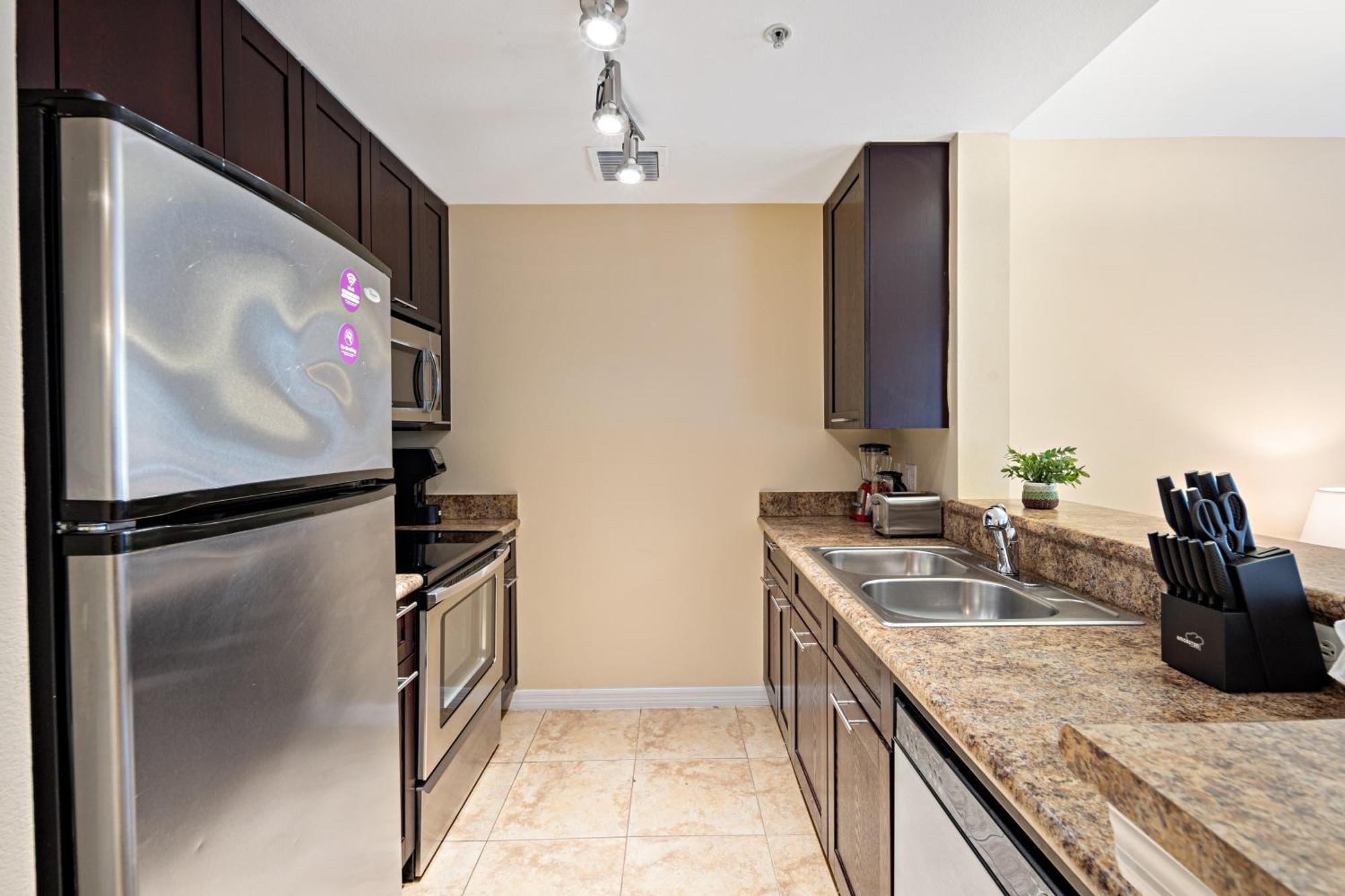 Dharma Home Suites South Miami At Red Road Commons ภายนอก รูปภาพ