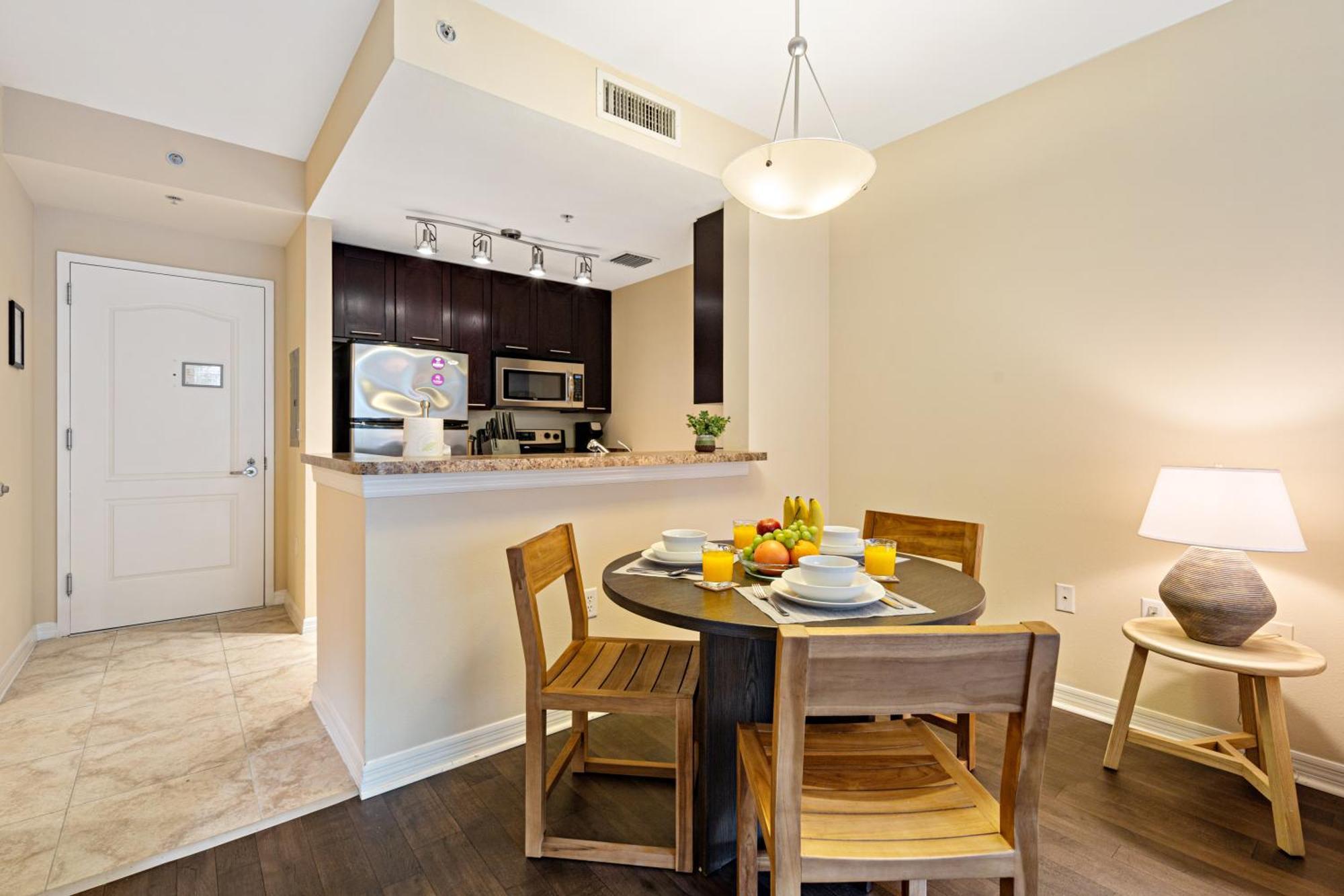 Dharma Home Suites South Miami At Red Road Commons ภายนอก รูปภาพ