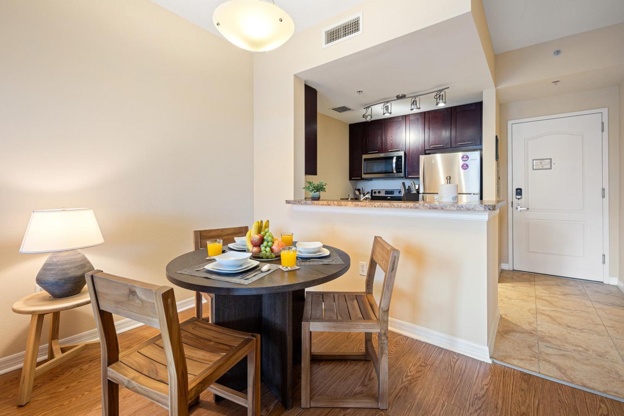 Dharma Home Suites South Miami At Red Road Commons ภายนอก รูปภาพ