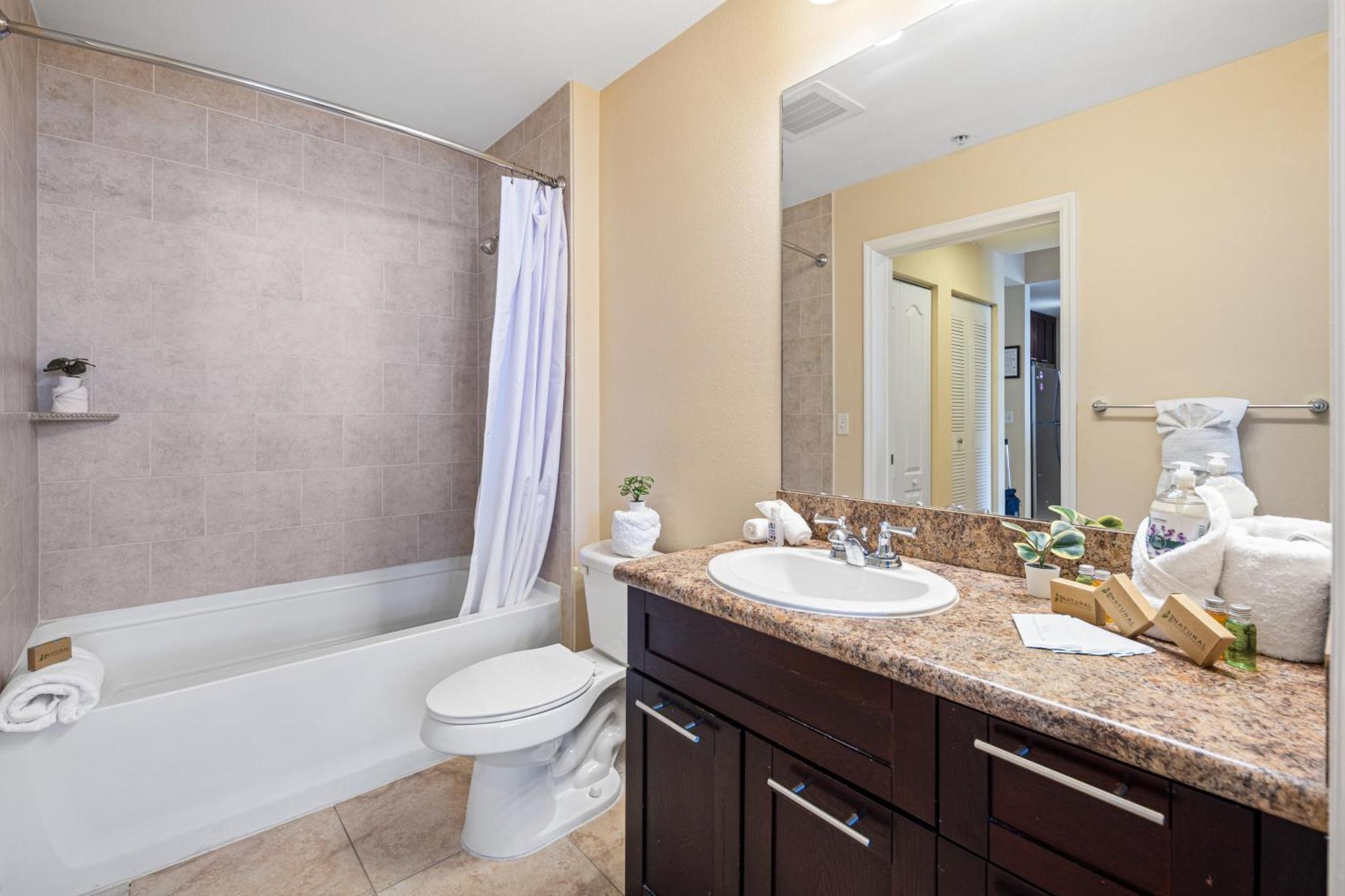 Dharma Home Suites South Miami At Red Road Commons ภายนอก รูปภาพ