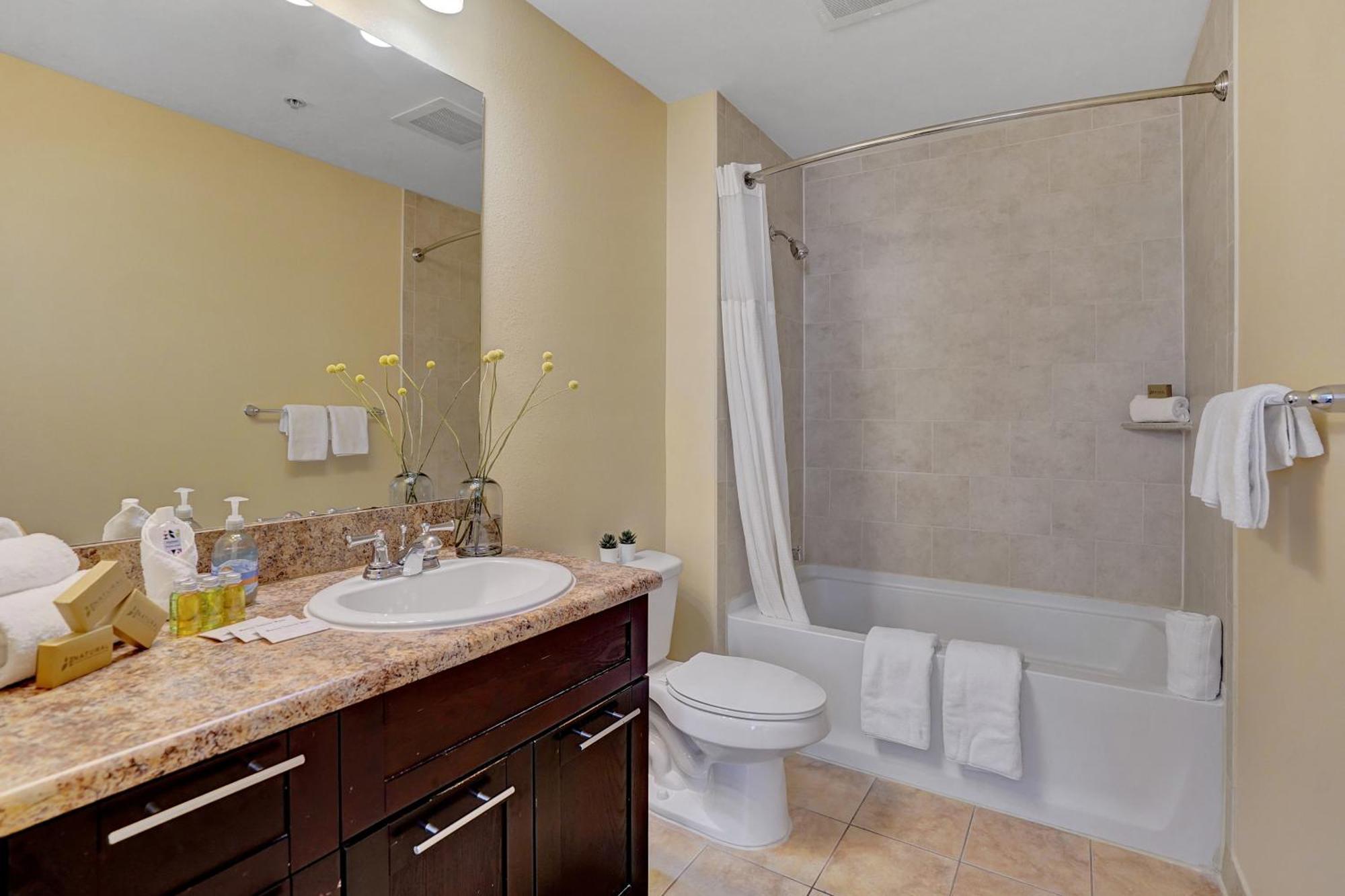 Dharma Home Suites South Miami At Red Road Commons ภายนอก รูปภาพ