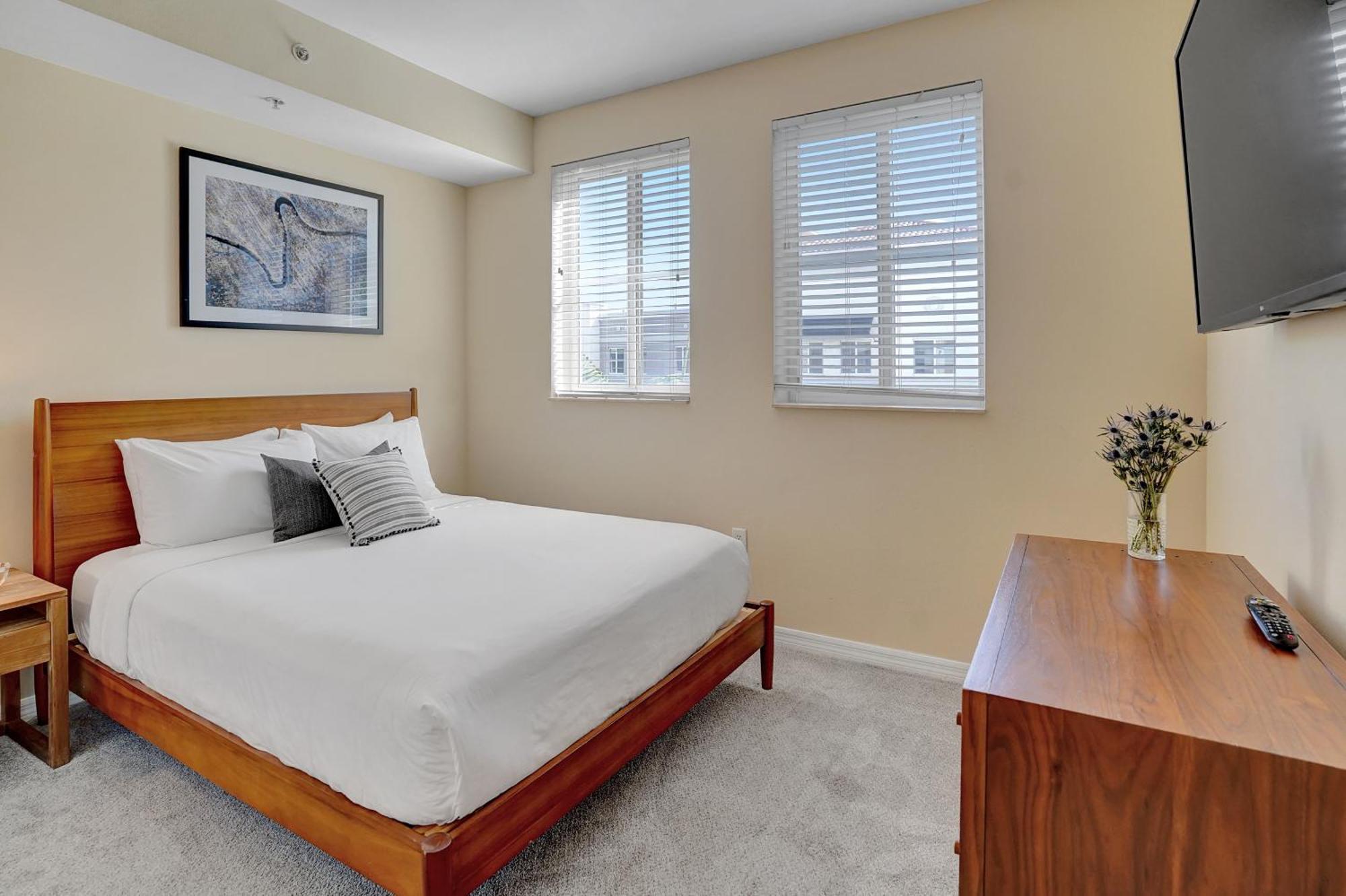 Dharma Home Suites South Miami At Red Road Commons ภายนอก รูปภาพ