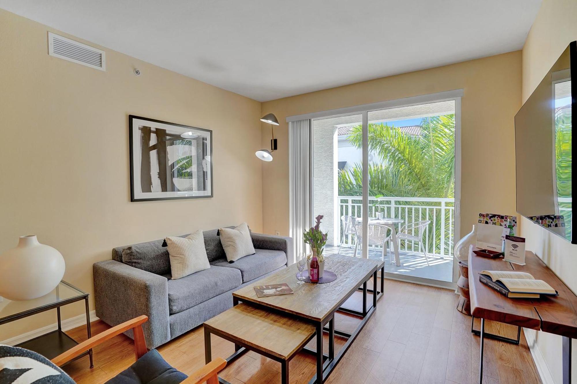 Dharma Home Suites South Miami At Red Road Commons ภายนอก รูปภาพ