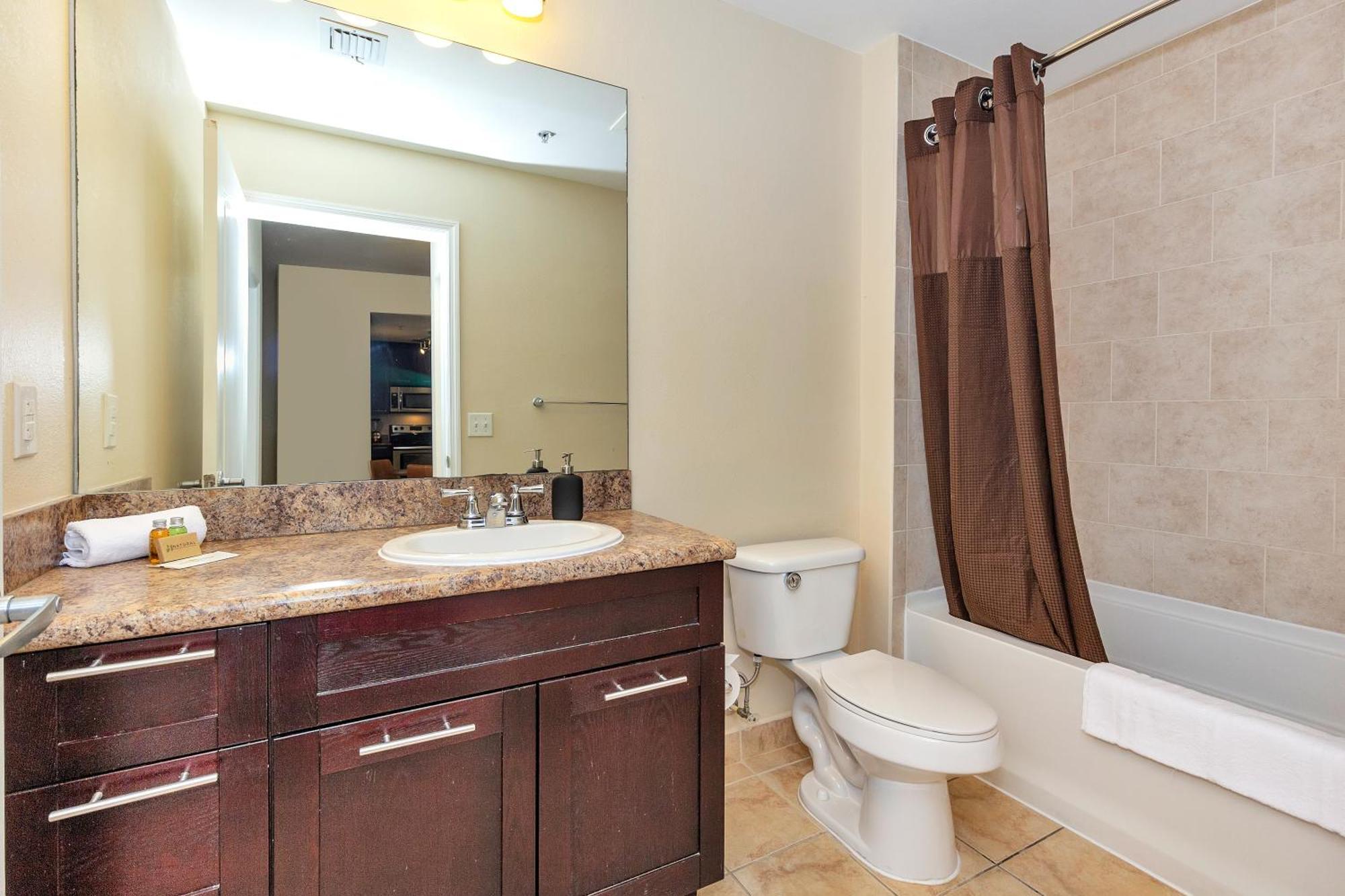 Dharma Home Suites South Miami At Red Road Commons ภายนอก รูปภาพ